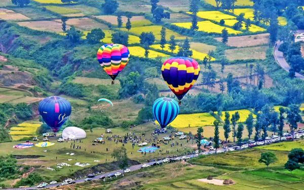 ARAKU RAIL CUM ROAD TOUR