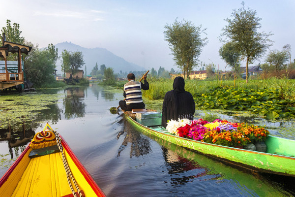 SRINAGAR, HOUSEBOAT KASHMIR TOUR PACKAGE - 04 NIGHTS / 05 DAYS